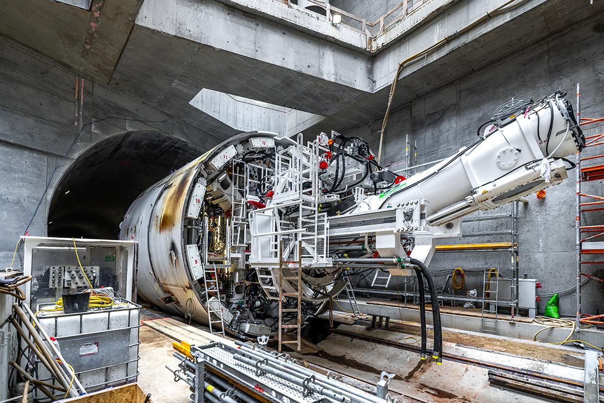 Die U2 Tunnelvortriebsmaschine wird zusammengebaut