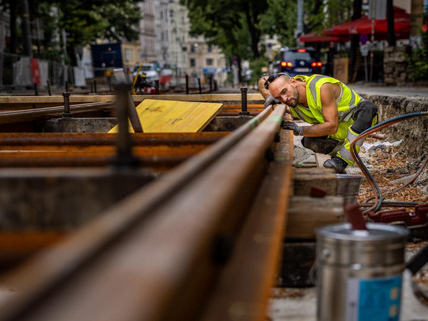 Track construction work in Wiedner Hauptstraße