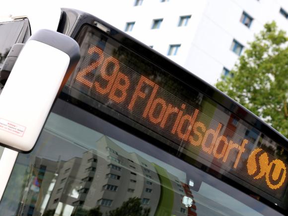 Neuer Wiener Linien Gelenkbus mit Anzeige 29A 