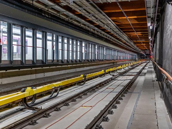 Bahnsteigtüren in der U2-Station Rathaus