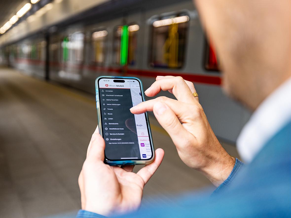 Smartphone mit geöffneter WienMobil App