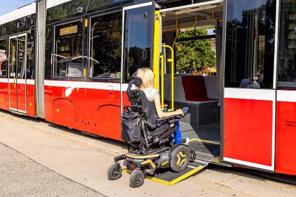 Niederflurstraßenbahnen für noch mehr Barrierefreiheit