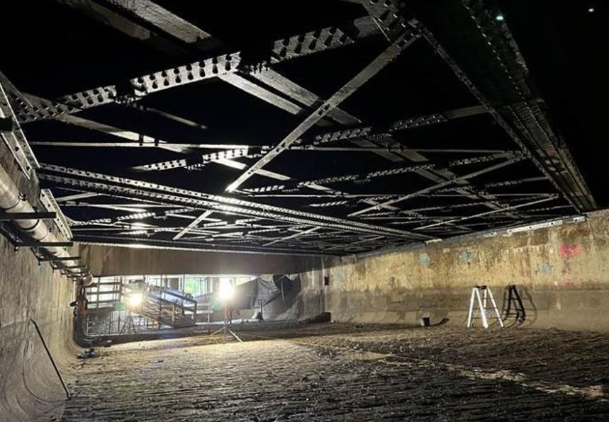 The steel construction of the Alserbach bridge above the Alserbach canal